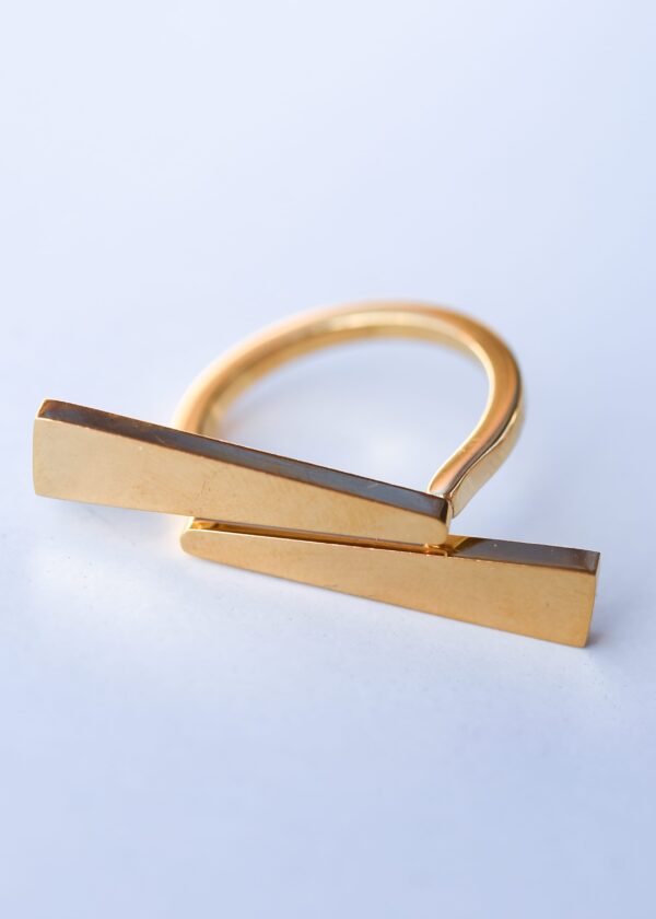 Estia ring